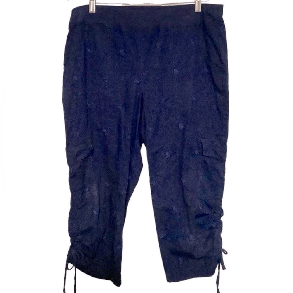 Chico's Zenergy blue‎ pineapple embroidered capris pants size 10